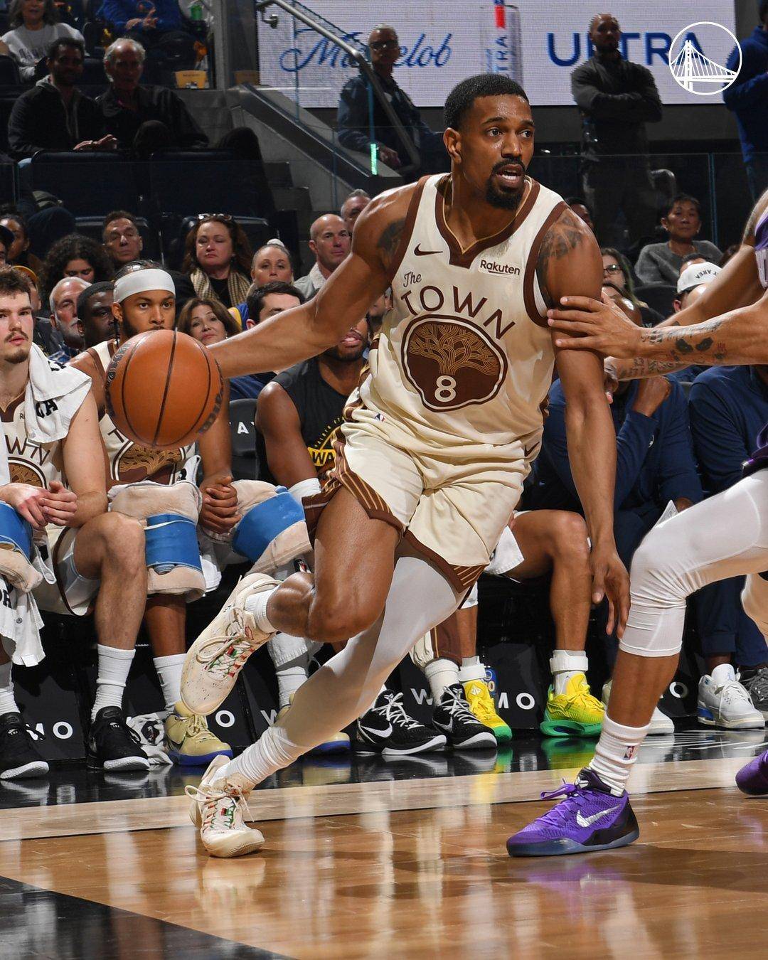 库里27+10+2盖帽+6记3分创NBA神迹,勇士完胜国王创纪录!威少13+7