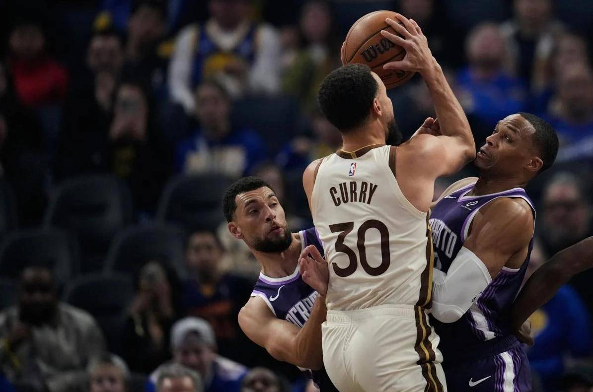 库里27+10+2盖帽+6记3分创NBA神迹,勇士完胜国王创纪录!威少13+7