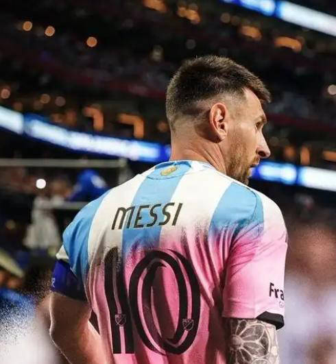 梅西重返巴萨备战世界杯,揭秘秘密条款展现球王威力