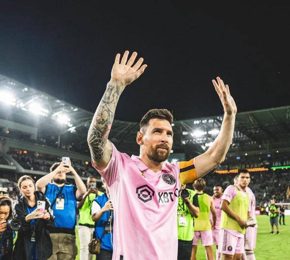 kaiyun-梅西重返巴萨！备战世界杯特训，揭秘秘密条款，展现球王荣耀