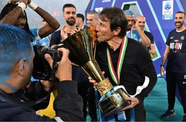 联赛冠军出局!欧冠最耻辱主帅诞生,7次欧冠仅17胜,算不上名帅