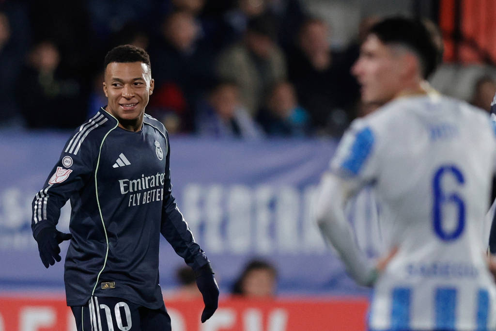 体坛联播｜巴黎成就“六冠王”，阿尔卡拉斯与费雷罗分手