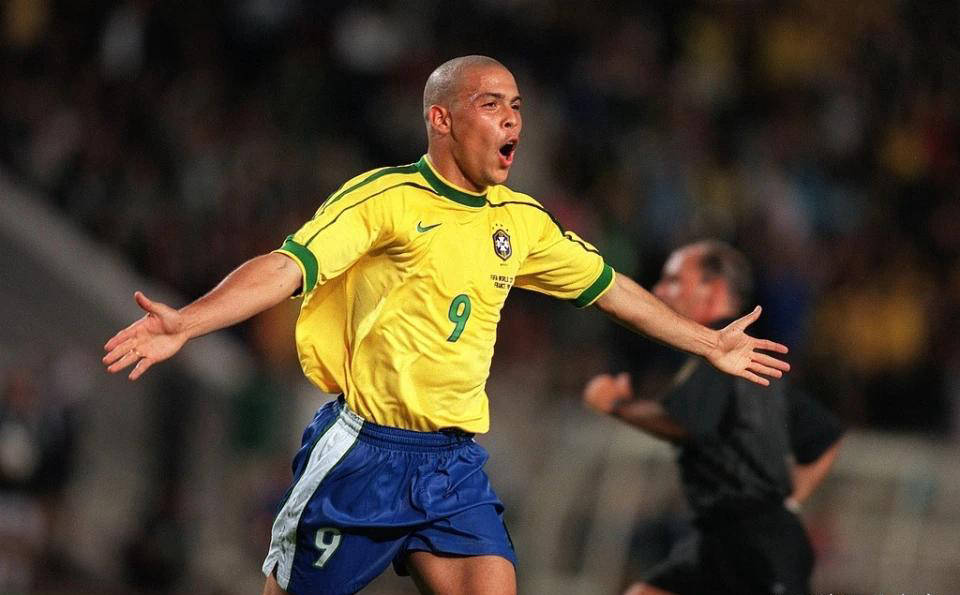 1998年世界杯最佳阵容全解析！放到现在，能否压制姆巴佩与哈兰德？