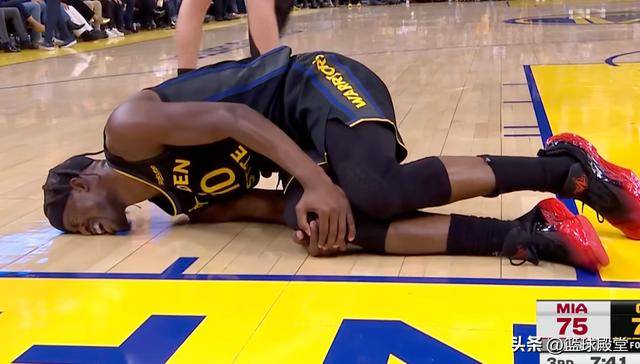 噩梦！巴特勒膝盖扭伤，被队友搀扶回更衣室，退场露微笑真硬汉！